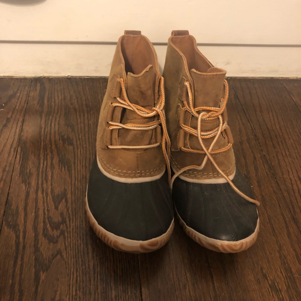 Sorel Out ‘n About Boots- 10 M (really 9, run xs)